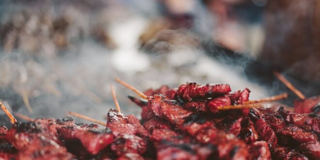 CMMA BLOG News | 8 Dampak Makan Daging Kambing Berlebihan Bagi Kesehatan